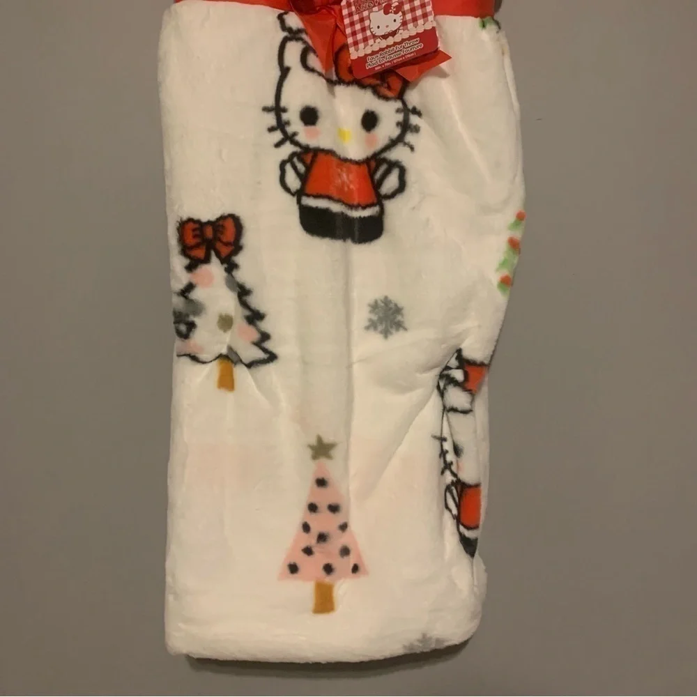 NWT. HELLO KITTY Christmas Holiday Blanket